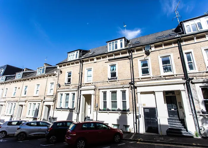 Verulum s - 9 Mins Walk To The Beach - Beautifully Designed Luxury Town Centre s By Coastline Retreats
